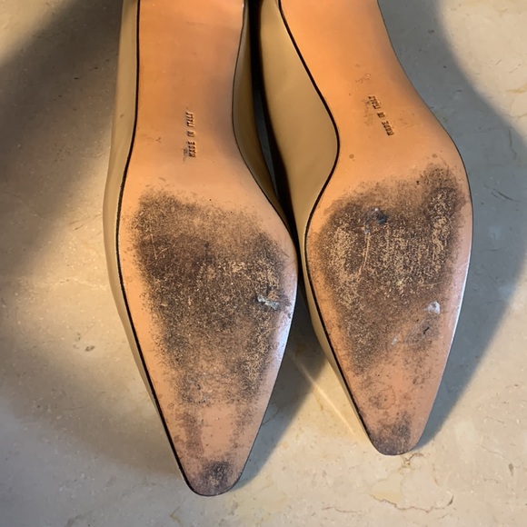 SOLD. Vintage Soft Gold Ferragamo Heels - Picture 4 of 6